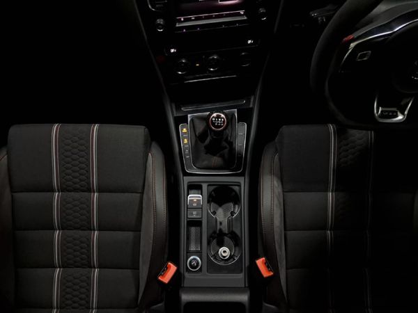2017-Volkswagen-Golf-VII-GTI-20-TSI-Clubsport-S image:14