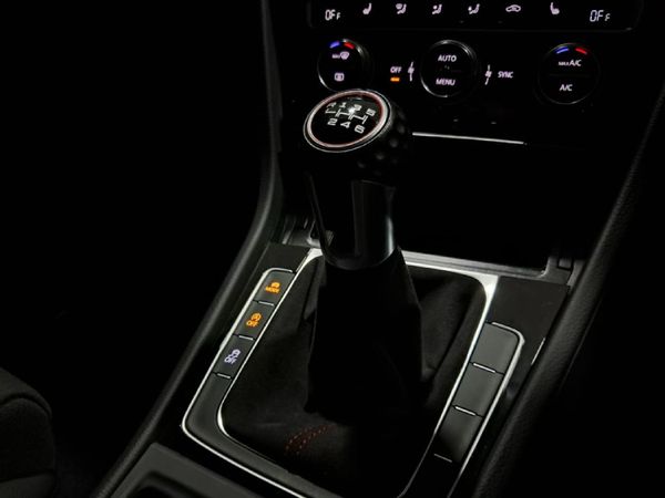 2017-Volkswagen-Golf-VII-GTI-20-TSI-Clubsport-S image:15