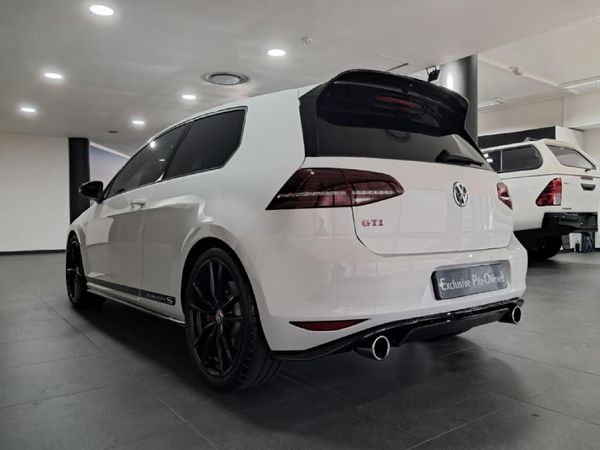 2017-Volkswagen-Golf-VII-GTI-20-TSI-Clubsport-S image:19