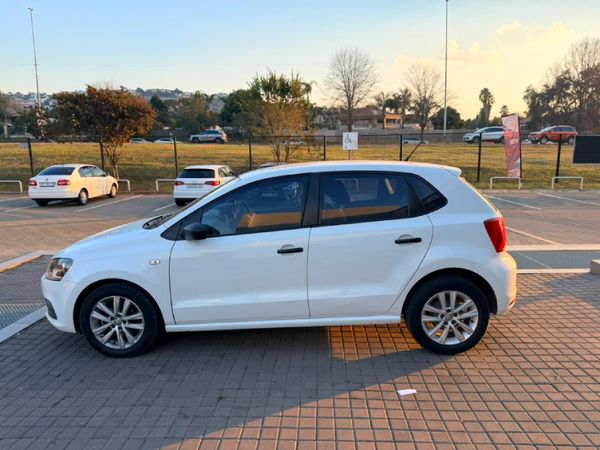 2020-Volkswagen-Polo-Vivo-14-Trendline-5-dr image:5