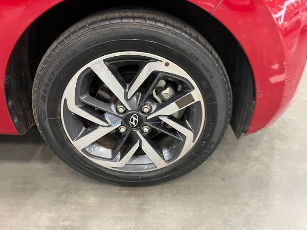 2021-Hyundai-Grand-i10-12-Fluid image:8