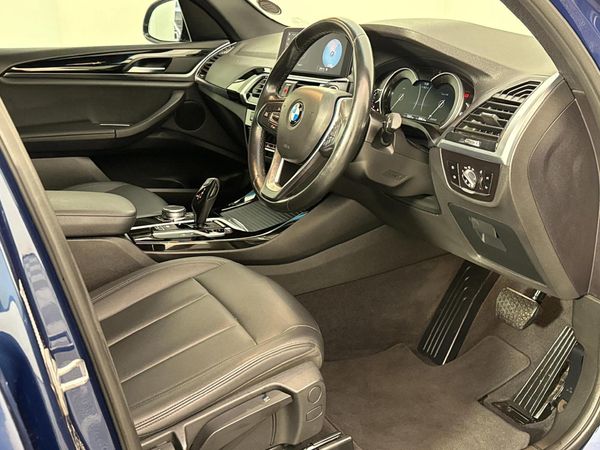 2019-BMW-X3-xDrive20d image:9