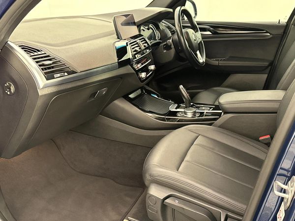 2019-BMW-X3-xDrive20d image:8