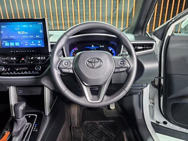 2025-Toyota-Corolla-Cross-18-XS image:9