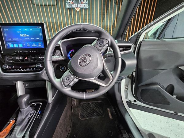 2025-Toyota-Corolla-Cross-18-XS image:18