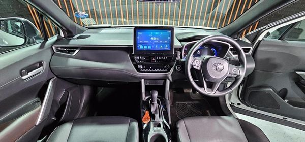 2025-Toyota-Corolla-Cross-18-XS image:22
