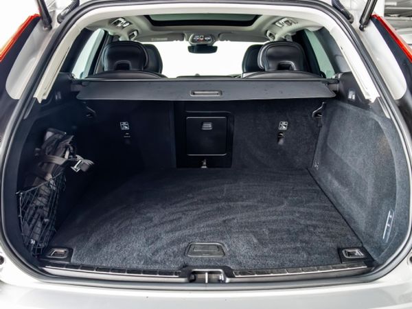 2024-Volvo-XC60-B6-Ultimate-Dark-Geartronic-AWD image:13