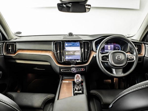 2024-Volvo-XC60-B6-Ultimate-Dark-Geartronic-AWD image:5