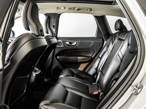 2024-Volvo-XC60-B6-Ultimate-Dark-Geartronic-AWD image:6