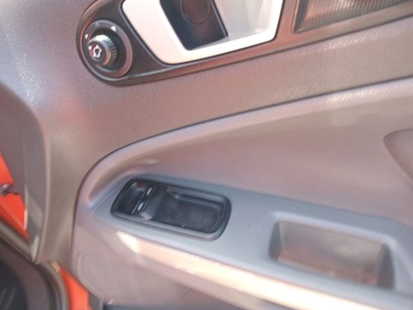 2015-Ford-EcoSport-15-TDCi-Trend image:8