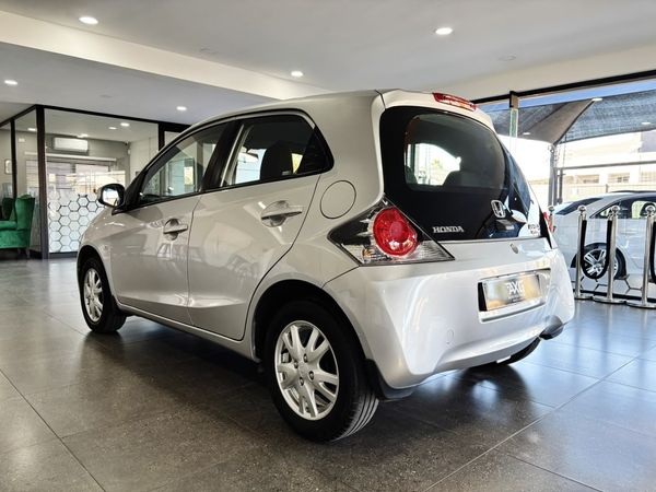 2015-Honda-Brio-12-Comfort image:3