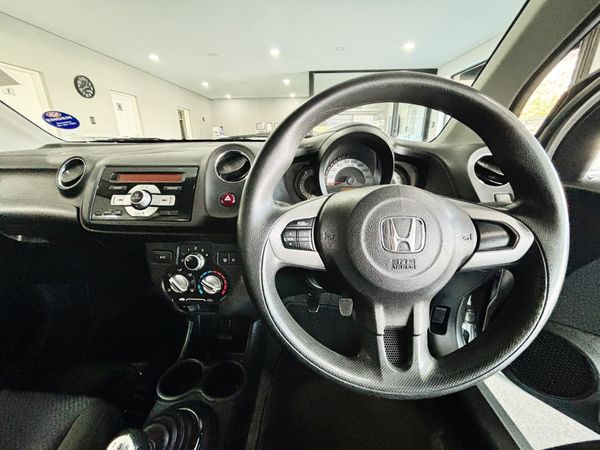 2015-Honda-Brio-12-Comfort image:6