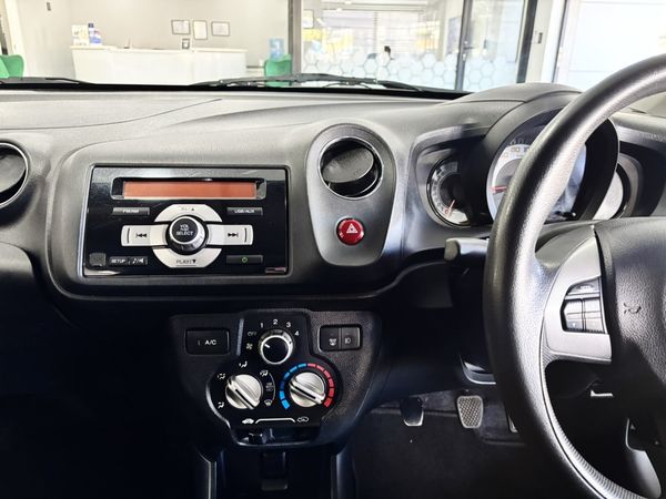 2015-Honda-Brio-12-Comfort image:8