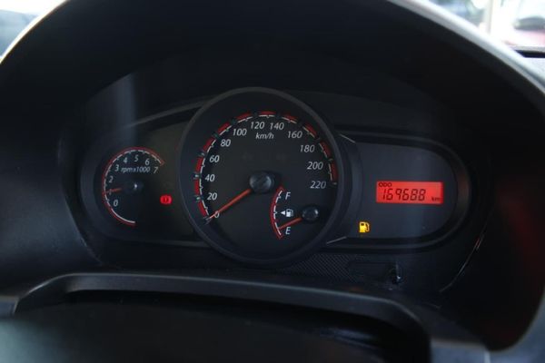 2013-Ford-Figo-14-Ambiente image:17