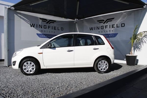 2013-Ford-Figo-14-Ambiente image:1