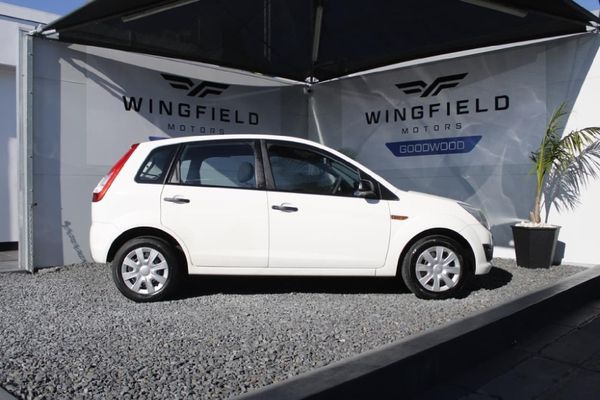 2013-Ford-Figo-14-Ambiente image:2