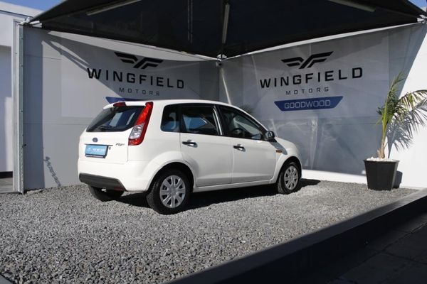 2013-Ford-Figo-14-Ambiente image:3