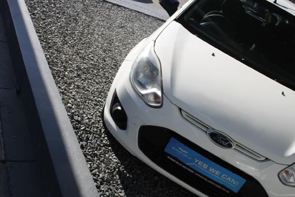 2013-Ford-Figo-14-Ambiente image:6