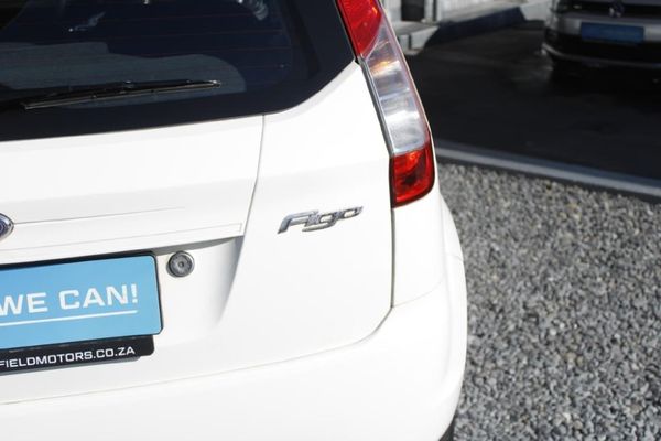 2013-Ford-Figo-14-Ambiente image:7