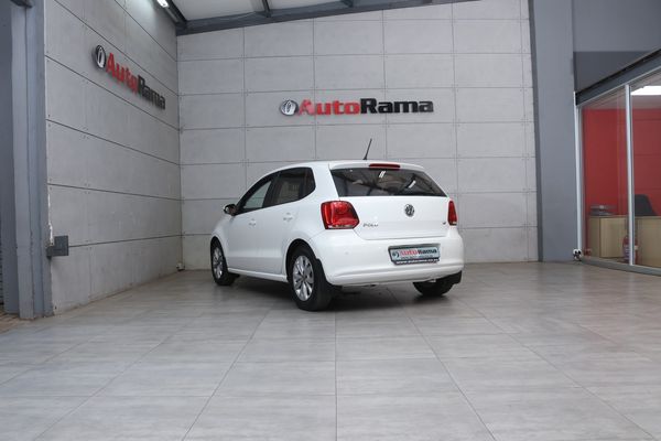 2010-Volkswagen-Polo-14-Comfortline-5-dr image:15