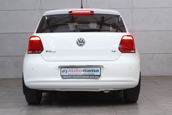 2010-Volkswagen-Polo-14-Comfortline-5-dr image:17