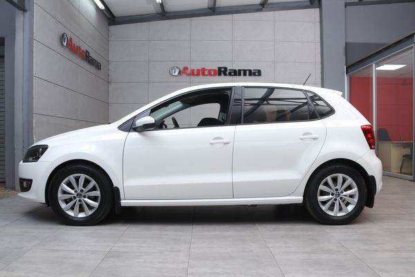 2010-Volkswagen-Polo-14-Comfortline-5-dr image:3