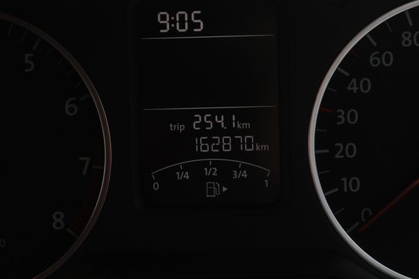 2010-Volkswagen-Polo-14-Comfortline-5-dr image:6