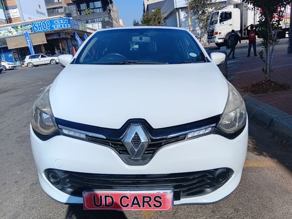 2016-Renault-Clio-IV-900T-Blaze-Limited-Edition-5-dr-66kW image:1