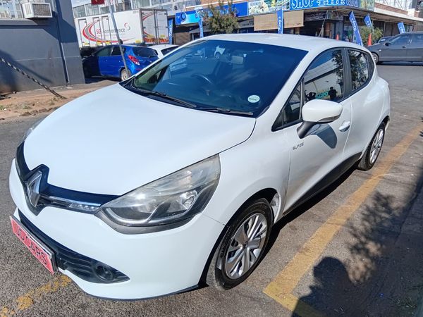 2016-Renault-Clio-IV-900T-Blaze-Limited-Edition-5-dr-66kW image:2