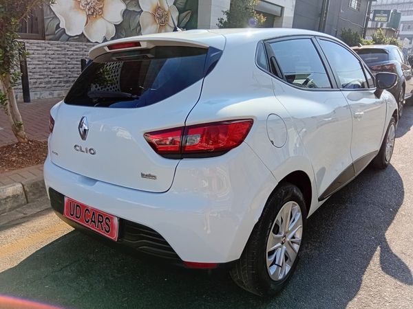 2016-Renault-Clio-IV-900T-Blaze-Limited-Edition-5-dr-66kW image:4