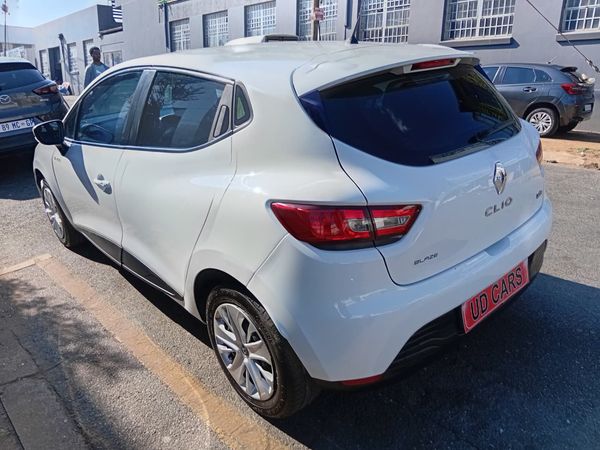2016-Renault-Clio-IV-900T-Blaze-Limited-Edition-5-dr-66kW image:5