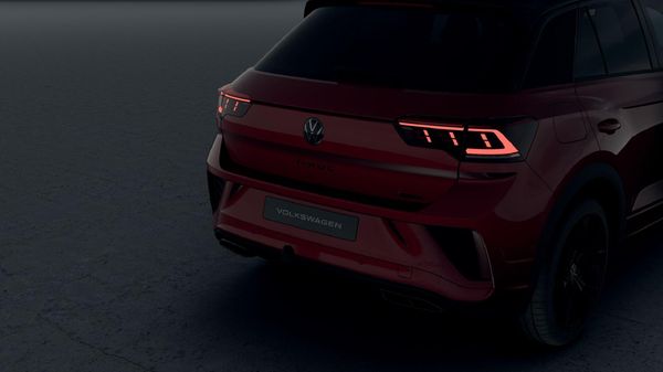 2026-Volkswagen-T-Roc-20-TSI-4M-R-Line-Auto image:5