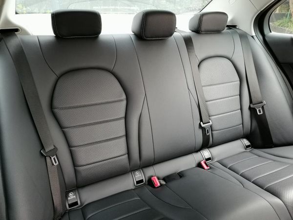2017-Mercedes-Benz-C-Class-C-180-AMG-Line-Auto image:6