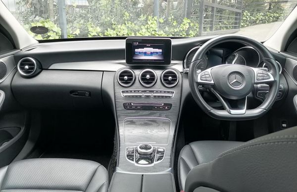 2017-Mercedes-Benz-C-Class-C-180-AMG-Line-Auto image:7