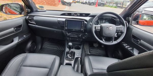 2025-Toyota-Hilux-28-GD-6-RB-Legend-55-4x4-Auto-Double-Cab image:9