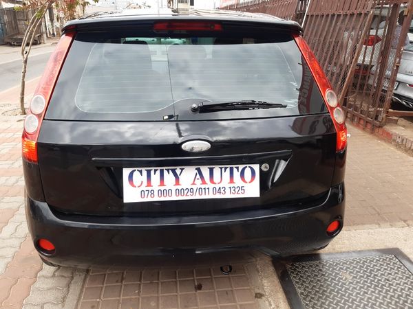 2006-Ford-Fiesta-16i-Trend-3-dr image:9