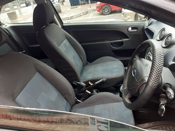 2006-Ford-Fiesta-16i-Trend-3-dr image:3