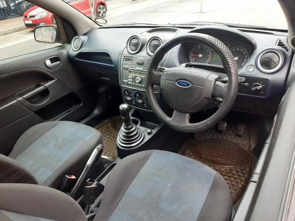 2006-Ford-Fiesta-16i-Trend-3-dr image:4