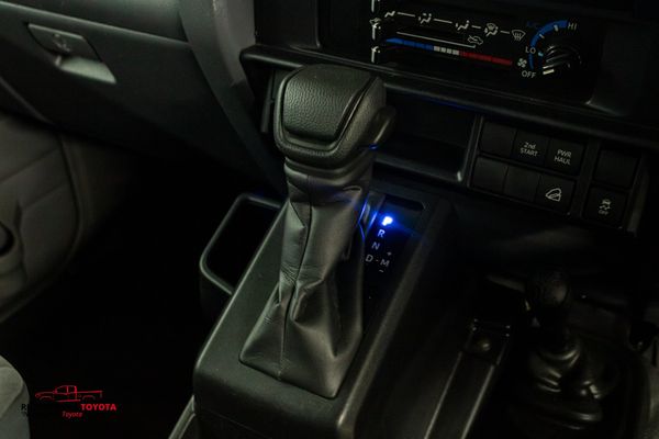 2025-Toyota-Land-Cruiser-79-28-GD-6-Auto-Double-Cab image:10