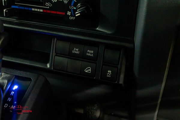 2025-Toyota-Land-Cruiser-79-28-GD-6-Auto-Double-Cab image:15