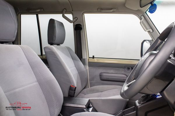 2025-Toyota-Land-Cruiser-79-28-GD-6-Auto-Double-Cab image:16