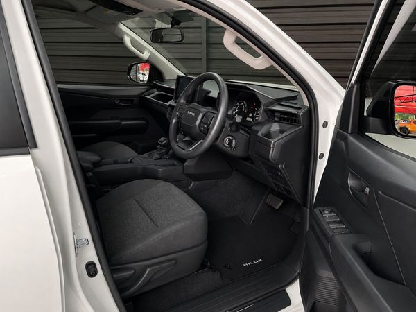 2026-Toyota-Hilux-28-GD-6-RB-SRX-4x4-Auto-Double-Cab image:9