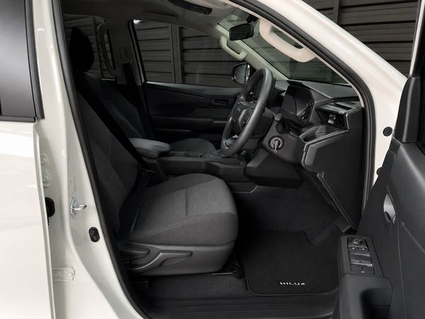 2026-Toyota-Hilux-28-GD-6-RB-SRX-4x4-Auto-Double-Cab image:10