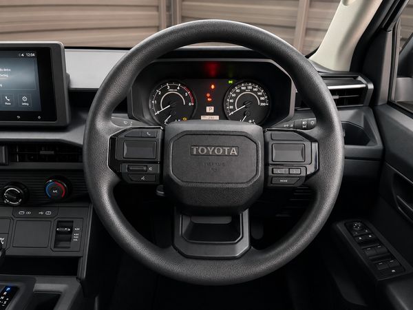 2026-Toyota-Hilux-28-GD-6-RB-SRX-4x4-Auto-Double-Cab image:14