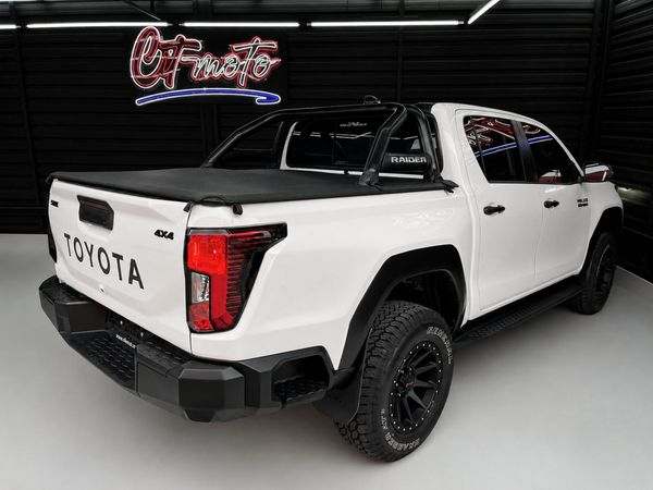 2026-Toyota-Hilux-28-GD-6-RB-SRX-4x4-Auto-Double-Cab image:4