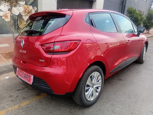 2016-Renault-Clio-IV-900T-Expression-5-dr-66kW image:4