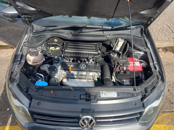 2012-Volkswagen-Polo-16-Comfortline-5-dr image:10
