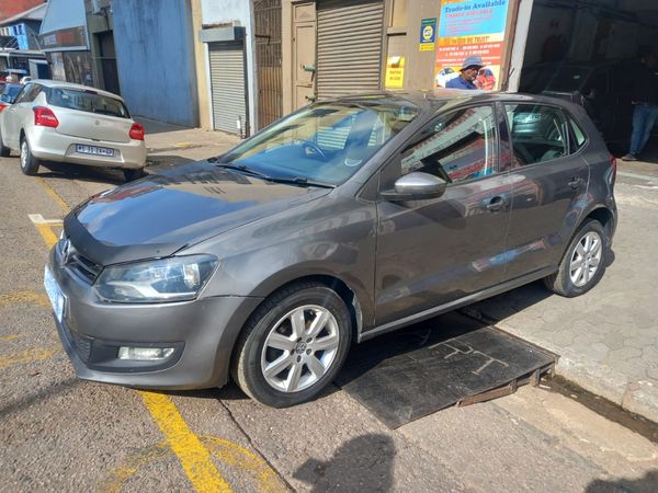 2012-Volkswagen-Polo-16-Comfortline-5-dr image:1