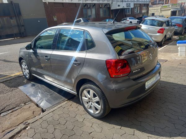 2012-Volkswagen-Polo-16-Comfortline-5-dr image:4
