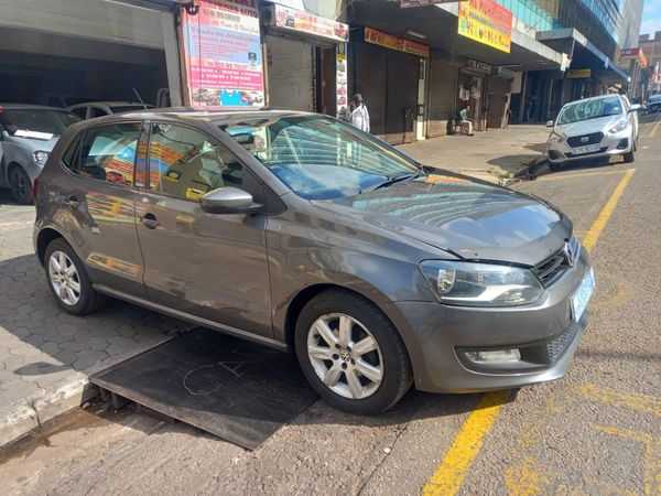 2012-Volkswagen-Polo-16-Comfortline-5-dr image:5